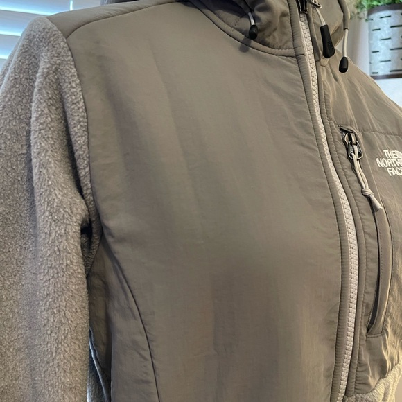 The North Face Gray Denali Fleece Jacket - Picture 7 of 14